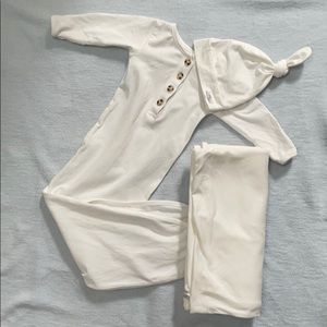 Fawn & Foster White Gown, Hat and Swaddle Set 0-3